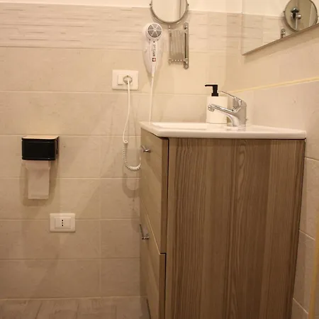 לינה וארוחת בוקר Levante 4*